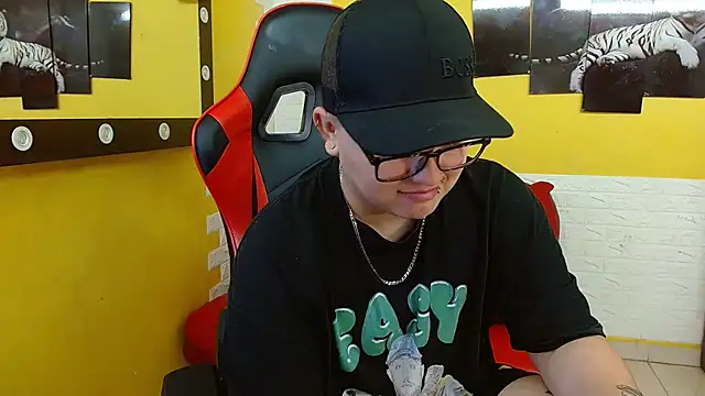 Snapshot of isabeautyx19 chatting on September 30, 2025, 2:01 pm isabeautyx19 online show from September 30, 2025, 2:01 pm