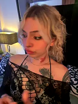 Snapshot of Bonnie_vega chatting on October 19, 2025, 6:32 pm Bonnie vega online show from October 19, 2025, 6:32 pm