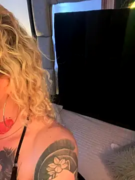 Snapshot of Bonnie_vega chatting on October 28, 2025, 8:41 pm Bonnie vega online show from October 28, 2025, 8:41 pm