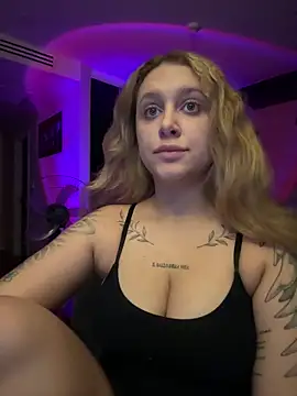 Snapshot of ellielawson chatting on October 21, 2025, 11:42 am ellielawson online show from October 21, 2025, 11:42 am