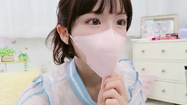 -minami- online show from October 13, 2025, 12:18 pm