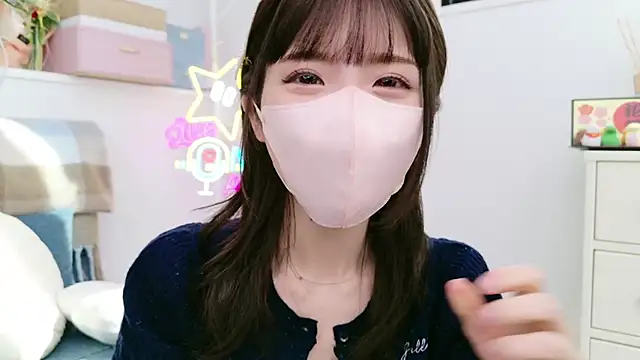 Snapshot of -minami- chatting on January 5, 2025, 3:53 am -minami- online show from January 5, 2025, 3:53 am