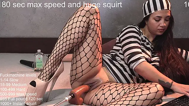 Snapshot of Alissa_bby chatting on October 17, 2025, 9:01 am Alissa bby online show from October 17, 2025, 9:01 am