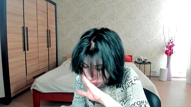 JulisSweet online show from February 8, 2025, 7:37 am