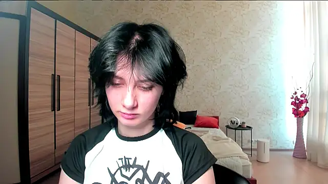 JulisSweet online show from February 10, 2025, 1:44 pm