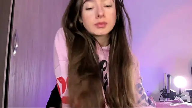 aalyce syn online show from November 27, 2025, 5:02 pm