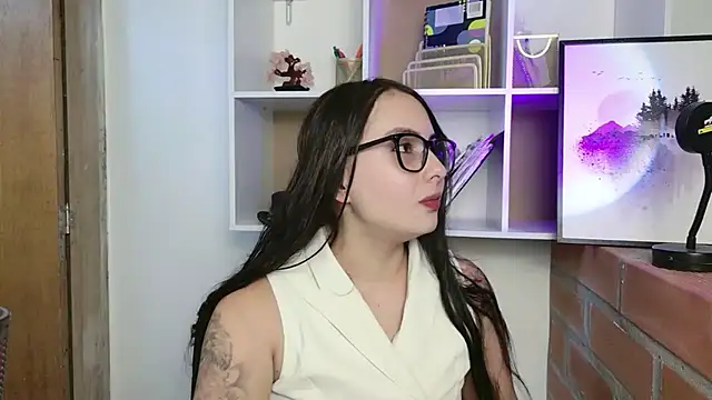 lalawhitte online show from May 25, 2026, 5:44 pm