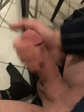 Snapshot of train2whor3 chatting on February 2, 2025, 4:05 am train2whor3 online show from February 2, 2025, 4:05 am