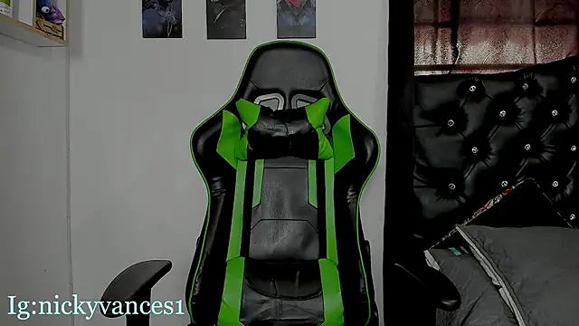 Snapshot of nicky_vances chatting on March 2, 2026, 9:33 pm nicky vances online show from March 2, 2026, 9:33 pm