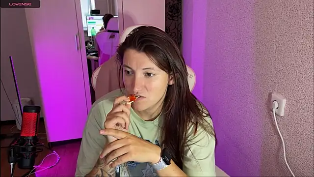 Katrin  kiss online show from September 17, 2025, 1:24 pm