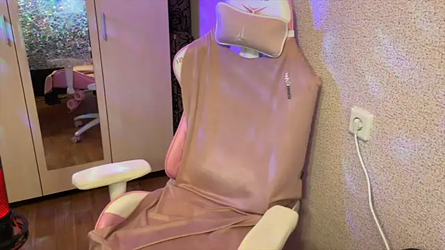 Katrin  kiss online show from February 9, 2026, 5:33 pm