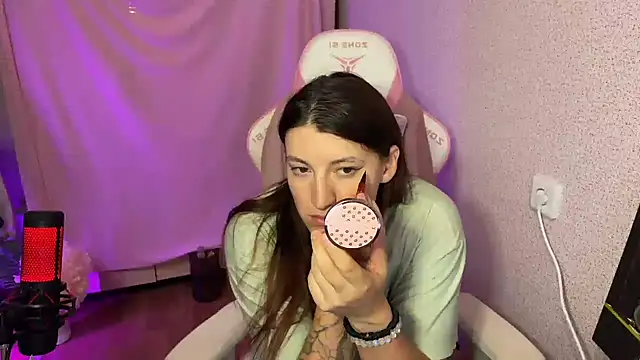 Katrin  kiss online show from November 14, 2025, 7:39 pm