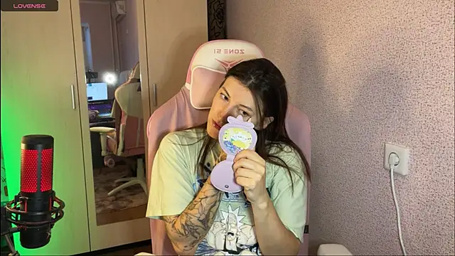 Katrin  kiss online show from March 13, 2025, 3:28 pm