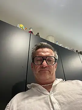 Valmar0214 online show from September 16, 2025, 2:18 pm
