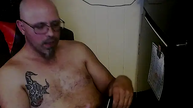 Snapshot of KrazyLegz chatting on October 19, 2025, 2:03 am KrazyLegz online show from October 19, 2025, 2:03 am