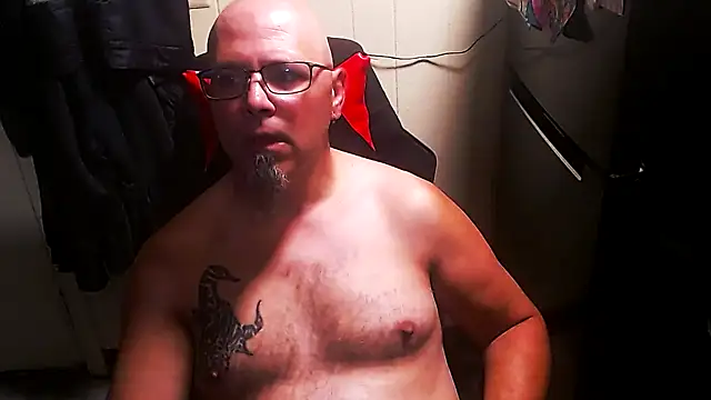 Snapshot of KrazyLegz chatting on October 5, 2025, 3:03 pm KrazyLegz online show from October 5, 2025, 3:03 pm