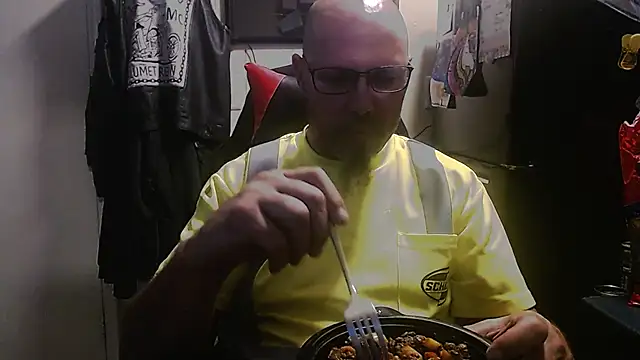 Snapshot of KrazyLegz chatting on September 18, 2025, 10:13 pm KrazyLegz online show from September 18, 2025, 10:13 pm