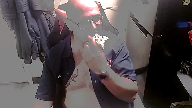 Snapshot of KrazyLegz chatting on October 7, 2025, 9:49 pm KrazyLegz online show from October 7, 2025, 9:49 pm