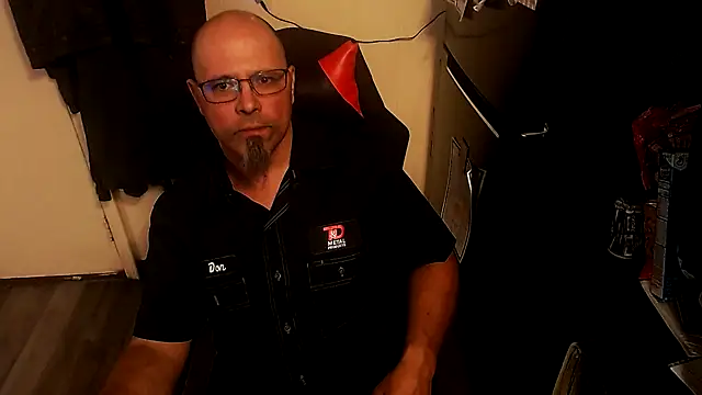 Snapshot of KrazyLegz chatting on October 22, 2025, 10:08 pm KrazyLegz online show from October 22, 2025, 10:08 pm