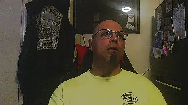 Snapshot of KrazyLegz chatting on September 22, 2025, 11:22 pm KrazyLegz online show from September 22, 2025, 11:22 pm