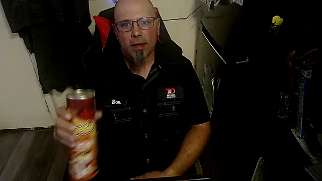 Snapshot of KrazyLegz chatting on October 21, 2025, 10:53 pm KrazyLegz online show from October 21, 2025, 10:53 pm