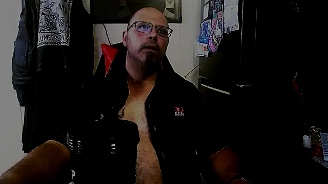 Snapshot of KrazyLegz chatting on October 3, 2025, 7:59 pm KrazyLegz online show from October 3, 2025, 7:59 pm