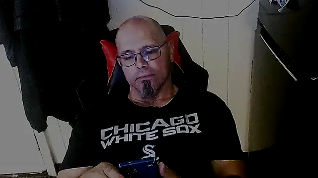 Snapshot of KrazyLegz chatting on October 8, 2025, 3:46 pm KrazyLegz online show from October 8, 2025, 3:46 pm