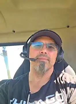 Snapshot of KrazyLegz chatting on October 12, 2025, 7:48 pm KrazyLegz online show from October 12, 2025, 7:48 pm