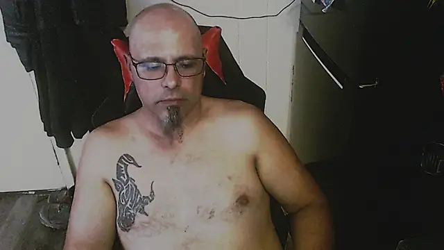 Snapshot of KrazyLegz chatting on October 7, 2025, 1:06 am KrazyLegz online show from October 7, 2025, 1:06 am