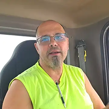 Snapshot of KrazyLegz chatting on October 17, 2025, 8:43 pm KrazyLegz online show from October 17, 2025, 8:43 pm