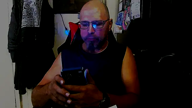 Snapshot of KrazyLegz chatting on October 1, 2025, 11:52 pm KrazyLegz online show from October 1, 2025, 11:52 pm