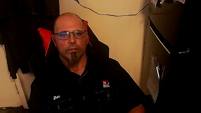 Snapshot of KrazyLegz chatting on October 24, 2025, 9:03 pm KrazyLegz online show from October 24, 2025, 9:03 pm