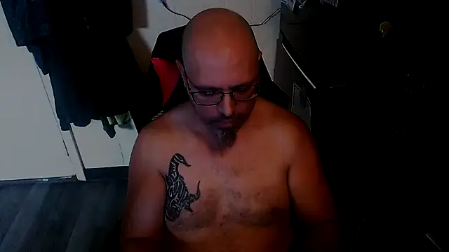 Snapshot of KrazyLegz chatting on October 19, 2025, 3:15 pm KrazyLegz online show from October 19, 2025, 3:15 pm