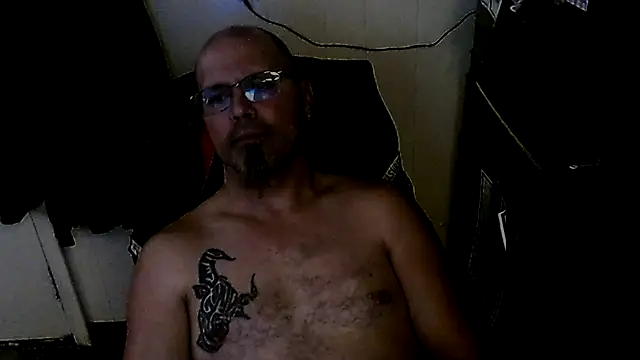 Snapshot of KrazyLegz chatting on October 26, 2025, 5:35 pm KrazyLegz online show from October 26, 2025, 5:35 pm