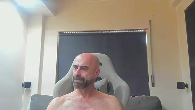 Snapshot of Bicopflirt chatting on October 7, 2025, 8:26 am Bicopflirt online show from October 7, 2025, 8:26 am