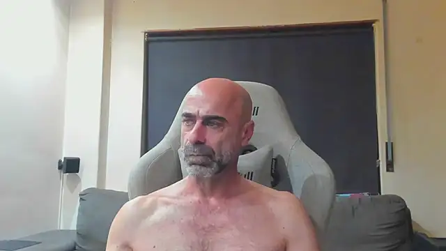 Snapshot of Bicopflirt chatting on October 20, 2025, 11:38 pm Bicopflirt online show from October 20, 2025, 11:38 pm