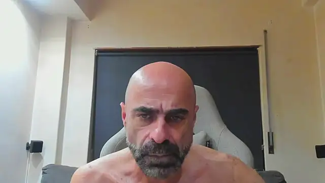 Snapshot of Bicopflirt chatting on October 19, 2025, 9:28 pm Bicopflirt online show from October 19, 2025, 9:28 pm