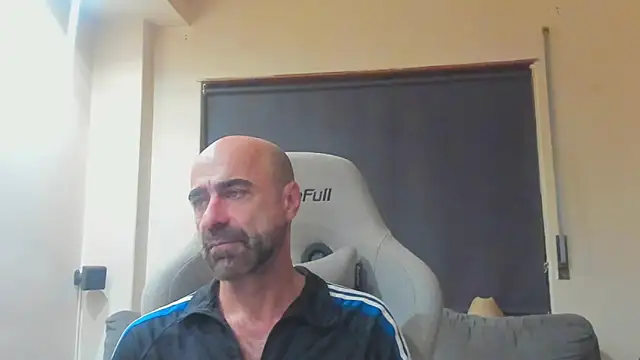 Snapshot of Bicopflirt chatting on November 5, 2025, 12:03 am Bicopflirt online show from November 5, 2025, 12:03 am