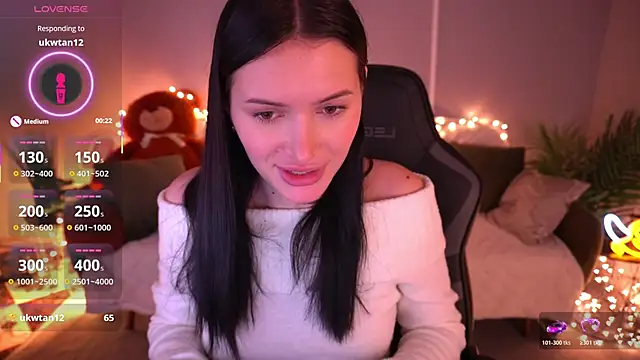 Snapshot of MilaSecrett chatting on February 13, 2026, 2:50 pm MilaSecrett online show from February 13, 2026, 2:50 pm