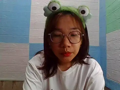 Nanoko online show from March 4, 2026, 4:04 pm