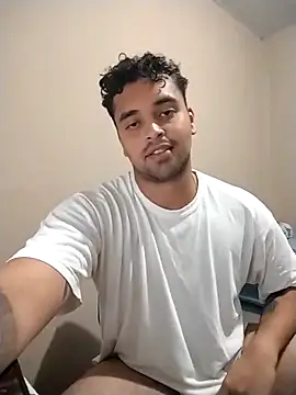 Snapshot of Xcumshot33 chatting on October 31, 2025, 8:16 pm Xcumshot33 online show from October 31, 2025, 8:16 pm