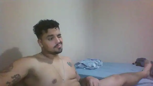 Snapshot of Xcumshot33 chatting on October 15, 2025, 7:44 pm Xcumshot33 online show from October 15, 2025, 7:44 pm