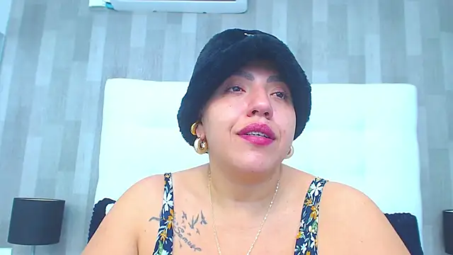 LeahMillerr online show from February 20, 2026, 1:02 pm