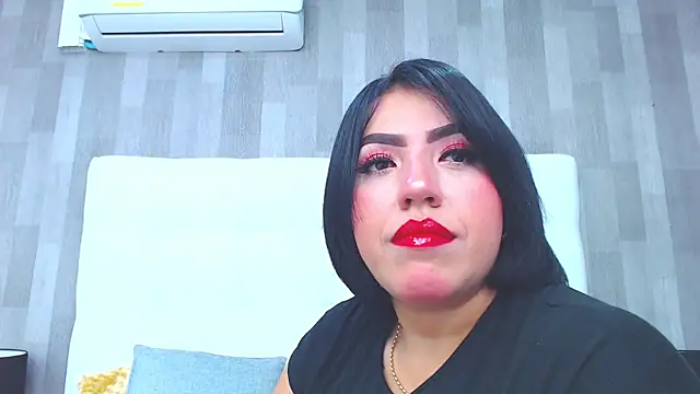 LeahMillerr online show from January 29, 2025, 12:45 pm