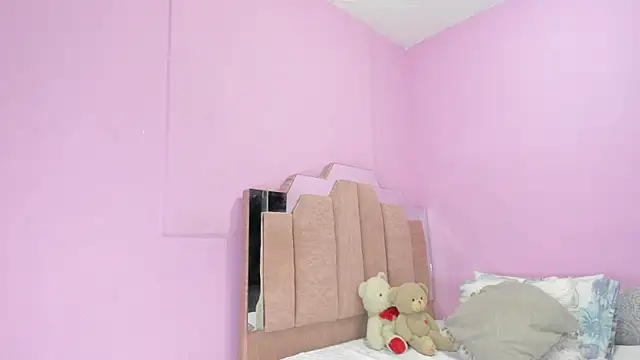 Snapshot of LoveQueen2 chatting on September 19, 2025, 11:47 am LoveQueen2 online show from September 19, 2025, 11:47 am