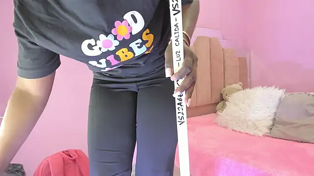 Snapshot of LoveQueen2 chatting on September 17, 2025, 12:07 pm LoveQueen2 online show from September 17, 2025, 12:07 pm