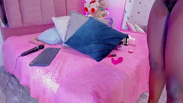 LoveQueen2 online show from March 4, 2025, 6:50 pm