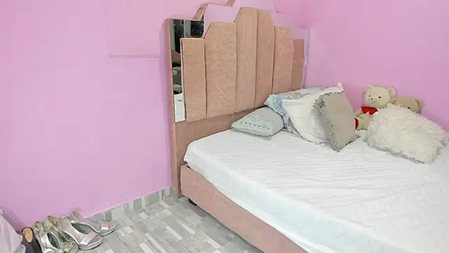 Snapshot of LoveQueen2 chatting on September 23, 2025, 11:50 am LoveQueen2 online show from September 23, 2025, 11:50 am