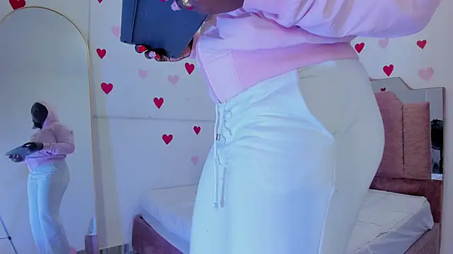 LoveQueen2 online show from February 20, 2025, 12:04 pm