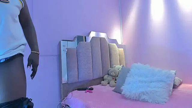 Snapshot of LoveQueen2 chatting on September 27, 2025, 12:00 pm LoveQueen2 online show from September 27, 2025, 12:00 pm